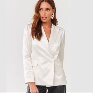 NWT White pearl satin ribbed blazer